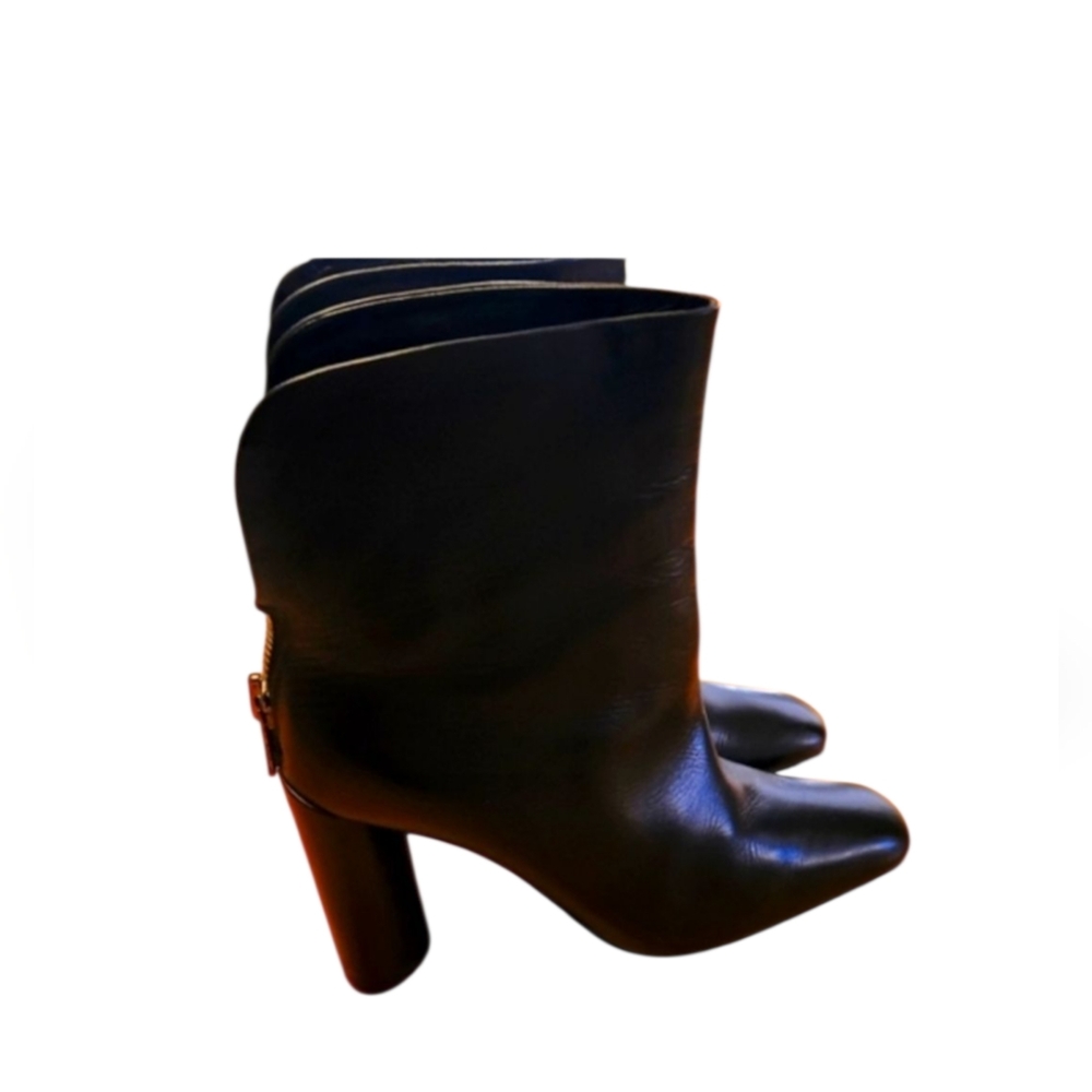 Elegant Black Leather Tom Ford Ankle Boots